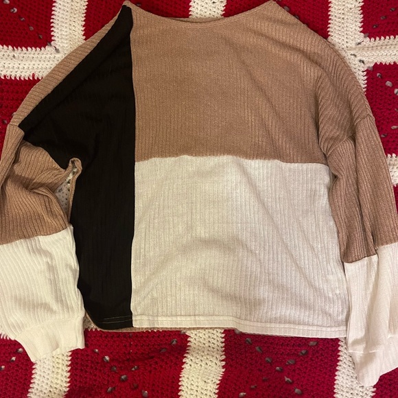 Colorblock Batwing Sleeve Rib-knit Tee - Picture 4 of 5
